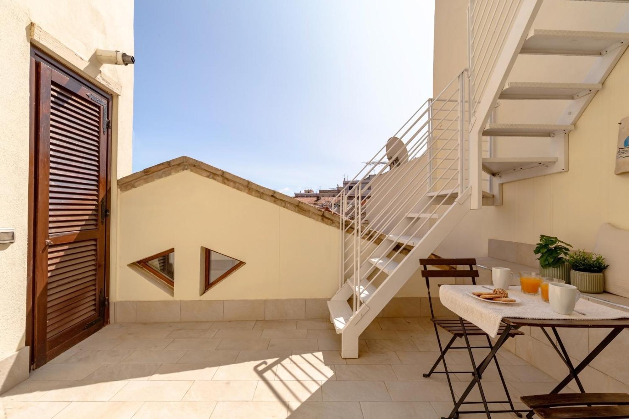 Domus De Silva - Appartamento In Centro Storico A กาญารี ภายนอก รูปภาพ