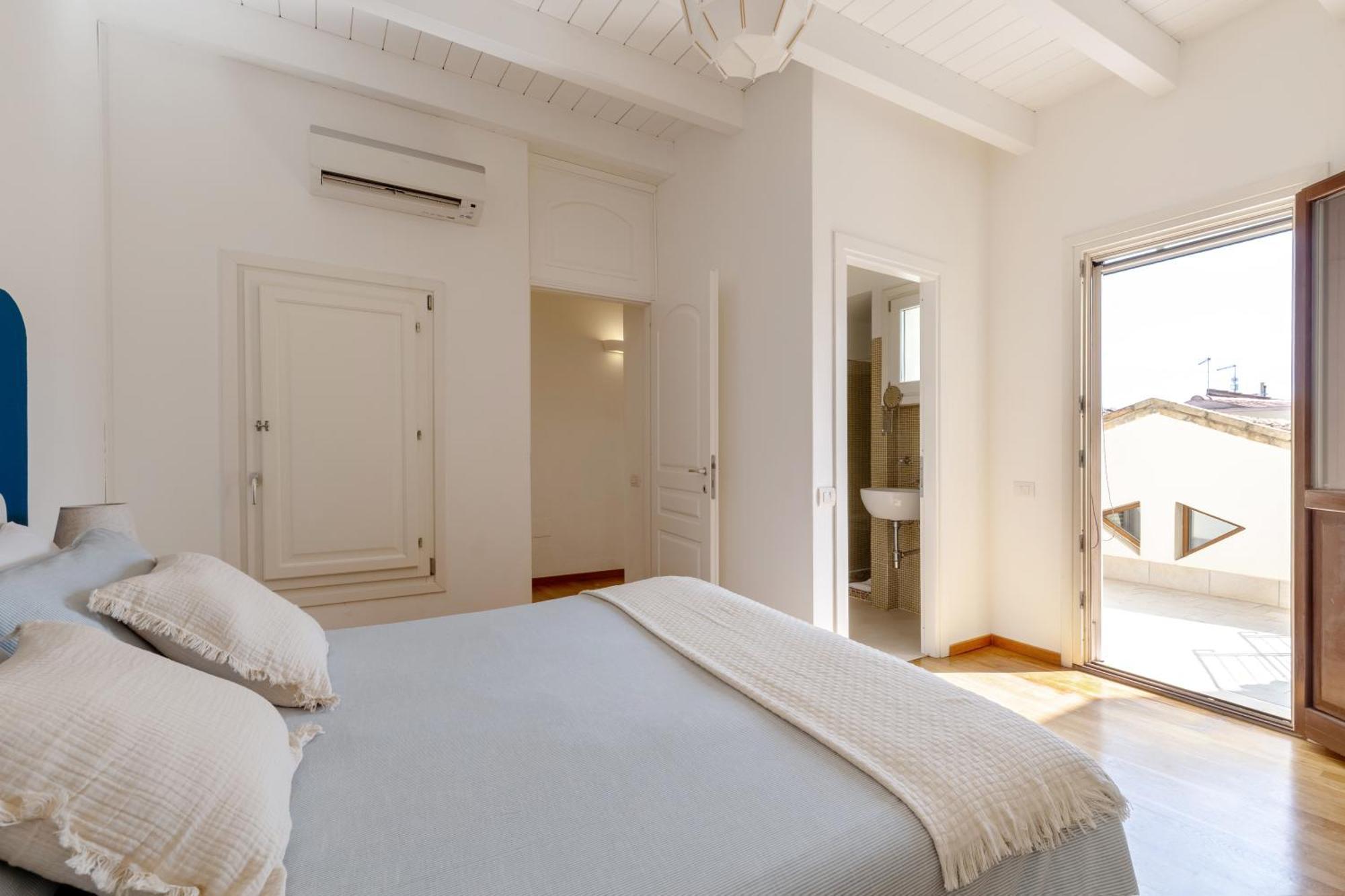 Domus De Silva - Appartamento In Centro Storico A กาญารี ภายนอก รูปภาพ